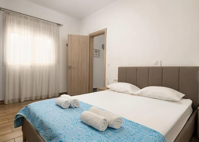 Theros Luxury Apartment