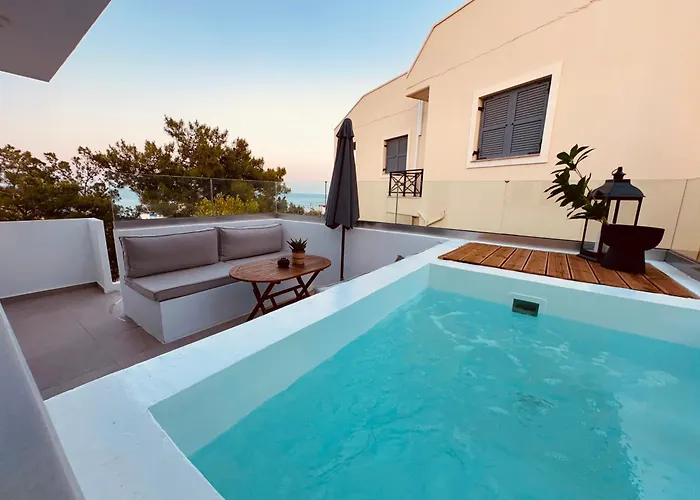 Theros Luxury Apartment